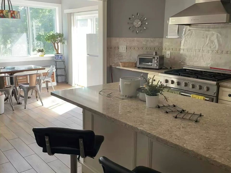 1st image of 11 Ashmont Park Room 1