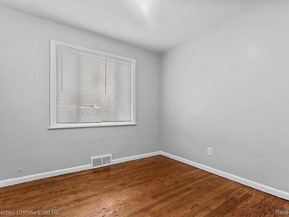 20220 Glastonbury Rd, photo 17