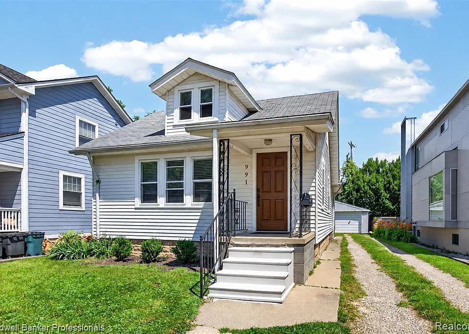 991 Humphrey Ave