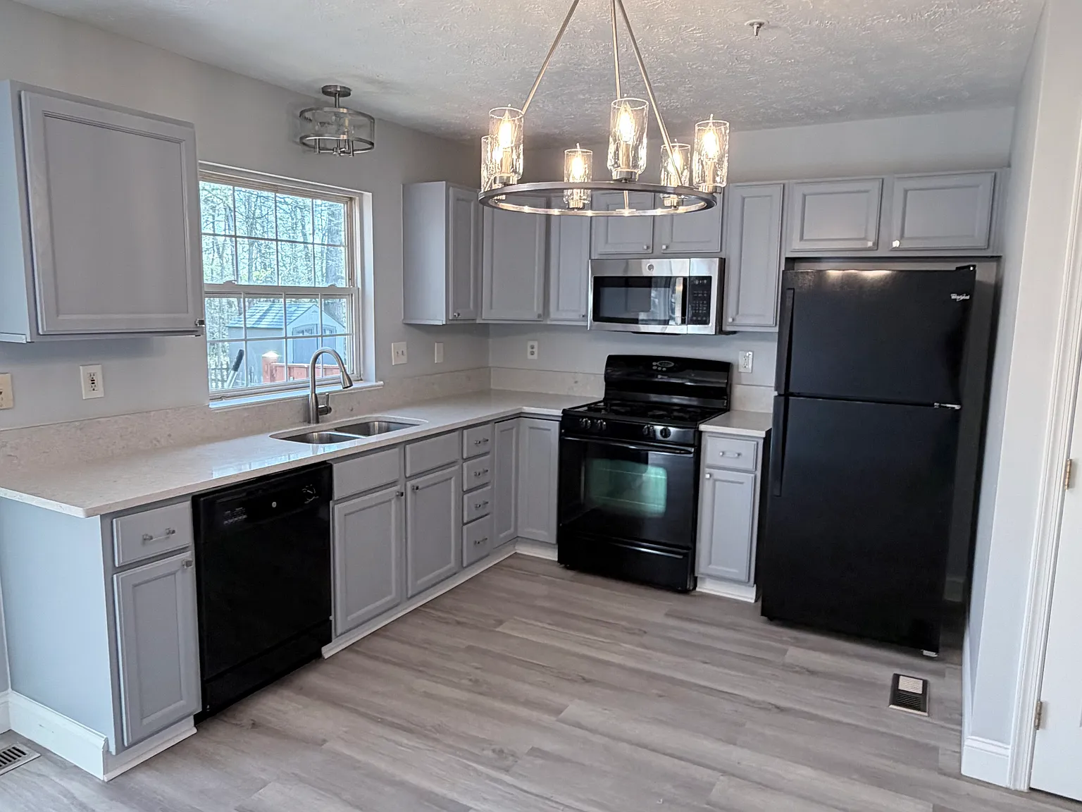 3 bed, 2.5 bath, 1460 sqft, $3,200 — Photo 4
