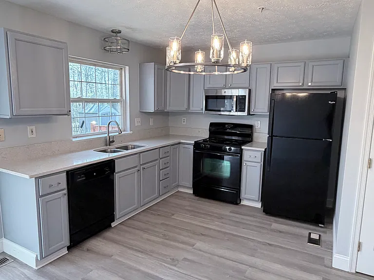 8732 Cresthill Ct — Photo 4