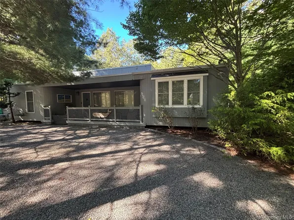 10 Glenmore Road, Hampton Bays, NY 11946