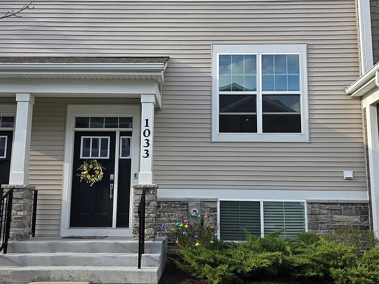 1033 Atterberg Rd — Photo 1