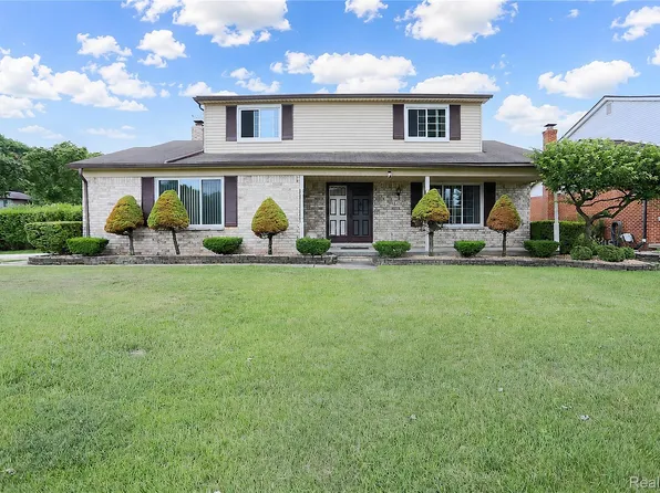 4788 Bloomfield Dr, Sterling Heights, MI 48310