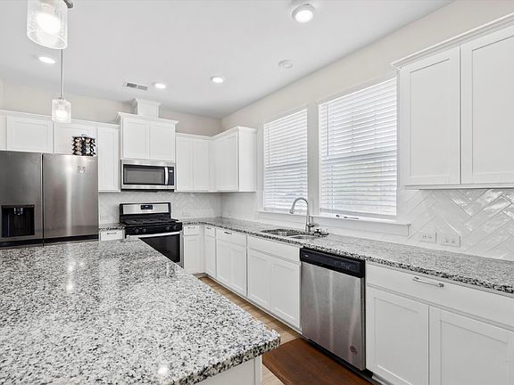 4th image of 115 Archdale St