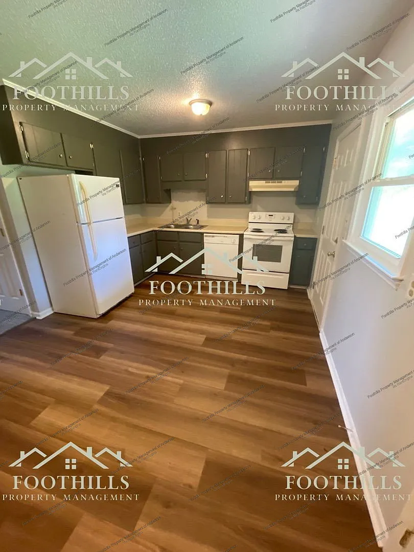 2 bed, 1.5 bath, $895 — Photo 3
