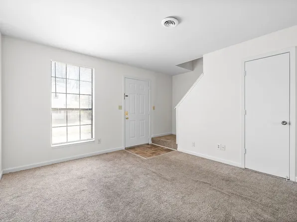 W Knollwood Cir - 1500, 1500 W Knollwood Cir APT C, Clarksville, TN 37043