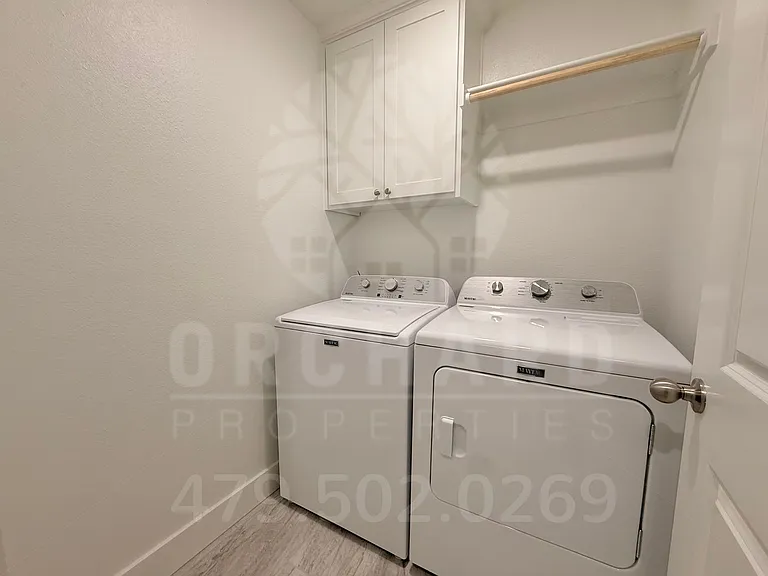1903 E Brookview Dr — Photo 9