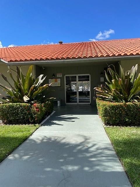 1st image of 1830 N Lauderdale Avenue #4112