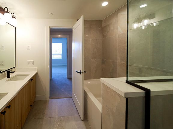 4th image of 22265 Dewdney Trunk Rd #102