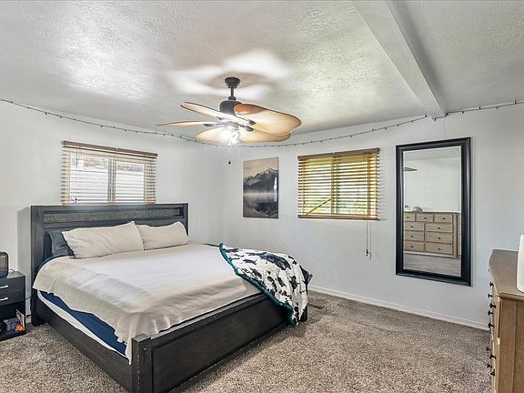 4th image of 888 W Storm Mountain Dr