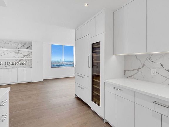 4th image of 1330 West Ave APT 2708