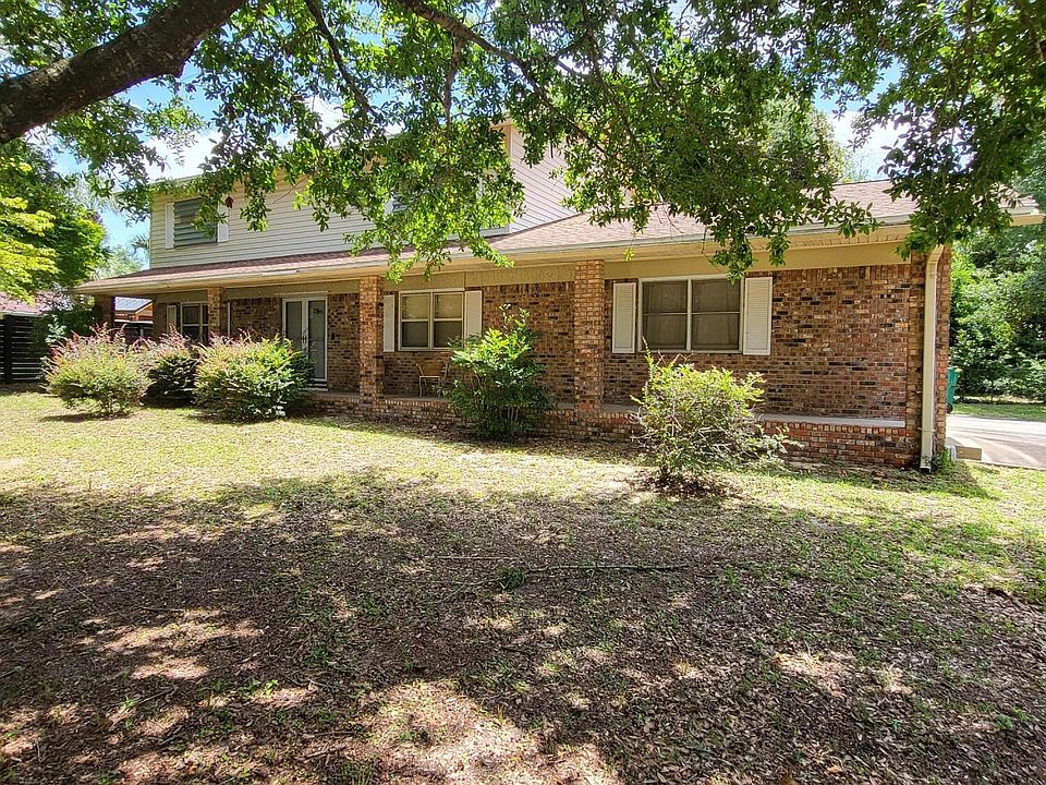 2nd image of 1005 Pine Lake Dr