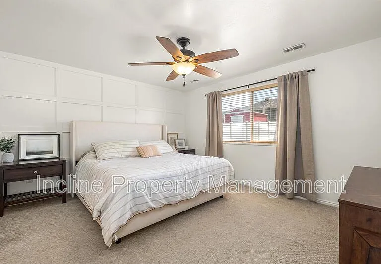 702 Durham Dr — Photo 14