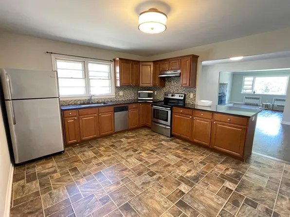 9 Lucy St #A, Greenwich, CT 06831