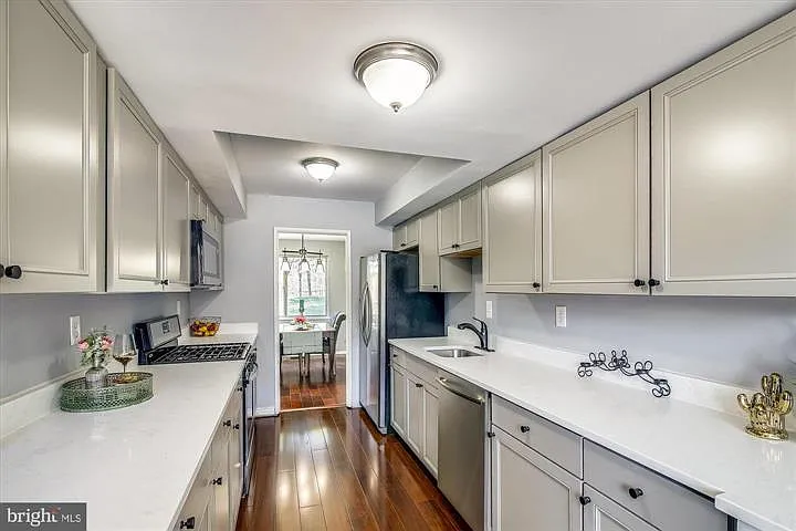 324 W Deer Park Rd — Photo 5