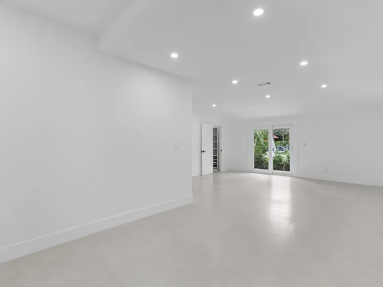 131 Toledo Way NE — Photo 22