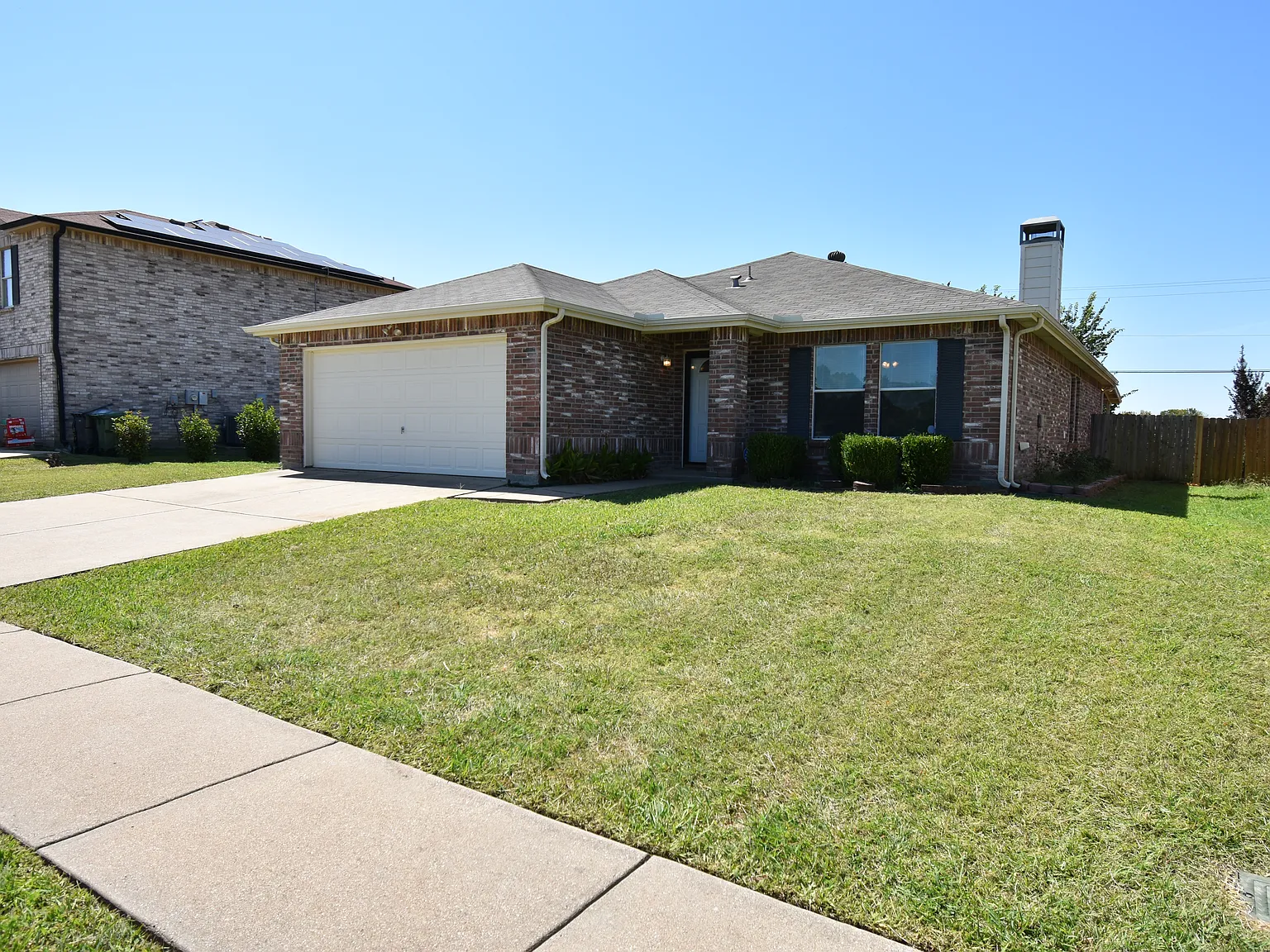 3 bed, 1868 sqft, $2,299 — Photo 2