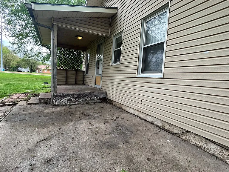 1522 W High St — Photo 14