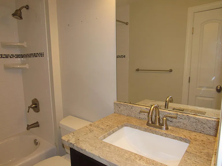 19 Riverside Dr — Photo 29