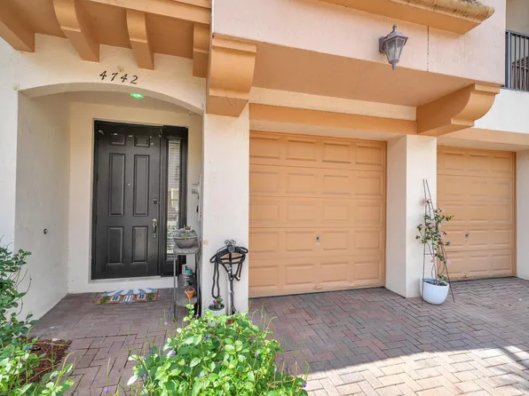 4742 Grand Cypress Cir N, Coconut Creek, FL 33073