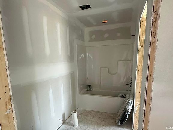 5th image of 124 Lincoln St