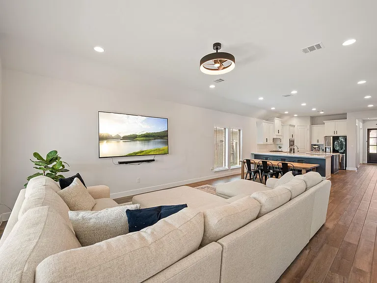 343 Eagle Ford Dr — Photo 14