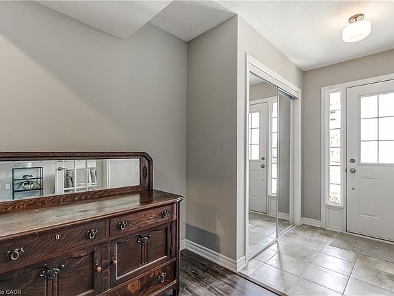 4th image of 230 Avonsyde Blvd #3