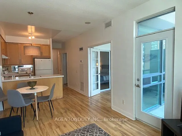 1121 Bay St #1505 — Photo 5