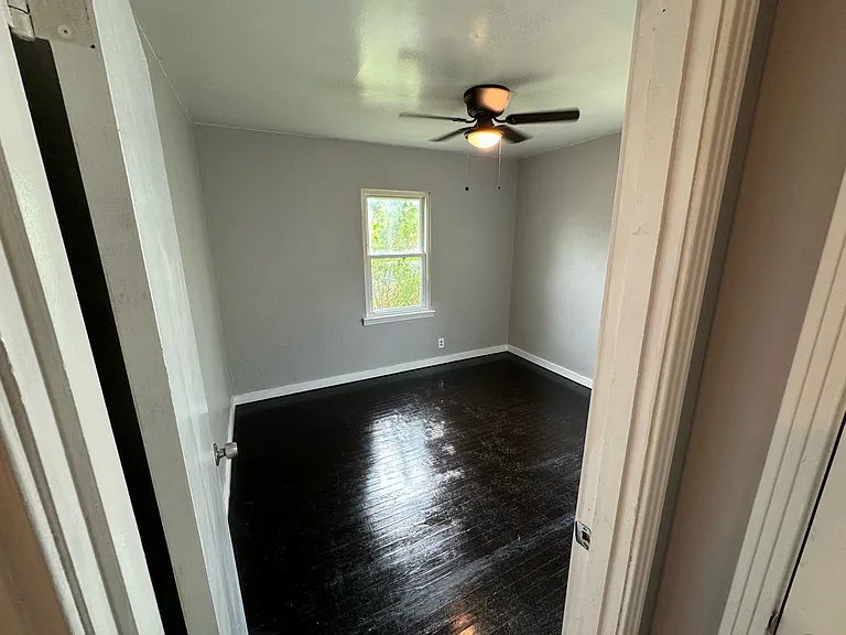 2417 Orange St — Photo 6