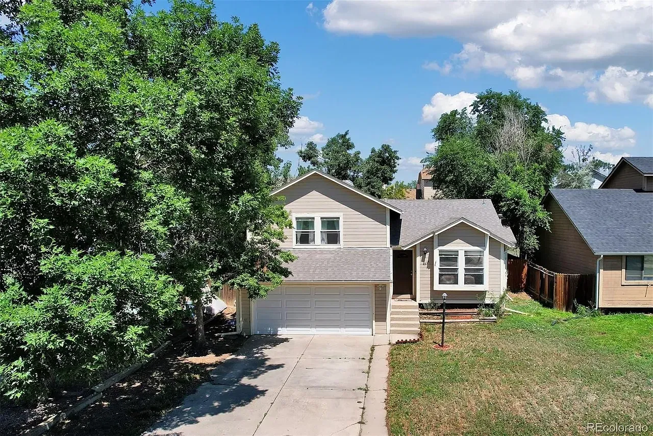 3 bed, 1.5 bath, 1330 sqft, $2,300 — Photo 3