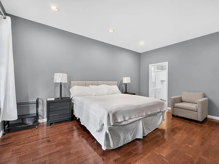 447 Mercer St #1 — Photo 9