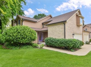 704 Natwill Sq, Geneva, IL 60134