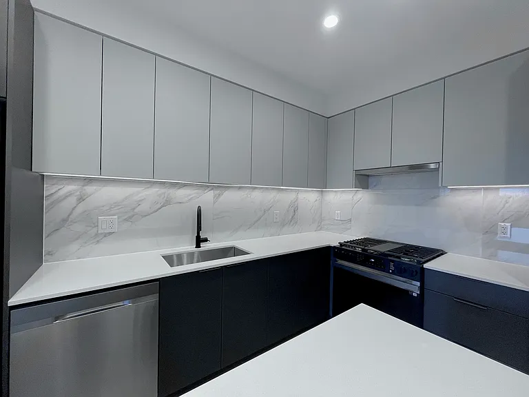 7738 119a St #418 — Photo 3