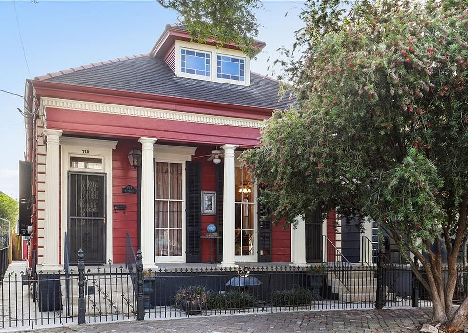 1st image of 717 Marigny St