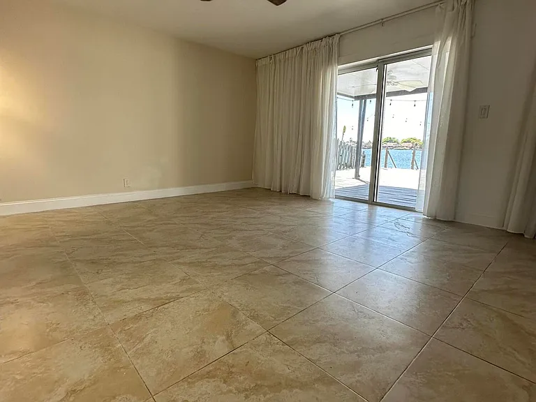 5605 SW 24th Ave — Photo 11