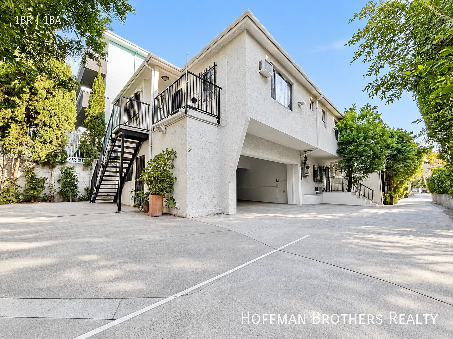 ~1 Month Free!~ Fully Remodeled 1 Bedroom With In-Unit Laundry, A/C & Parking ~ Steps From Plumme... — Photo 3
