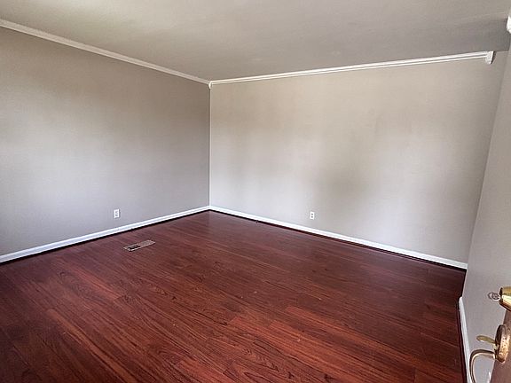 2nd image of 340 Guilford St