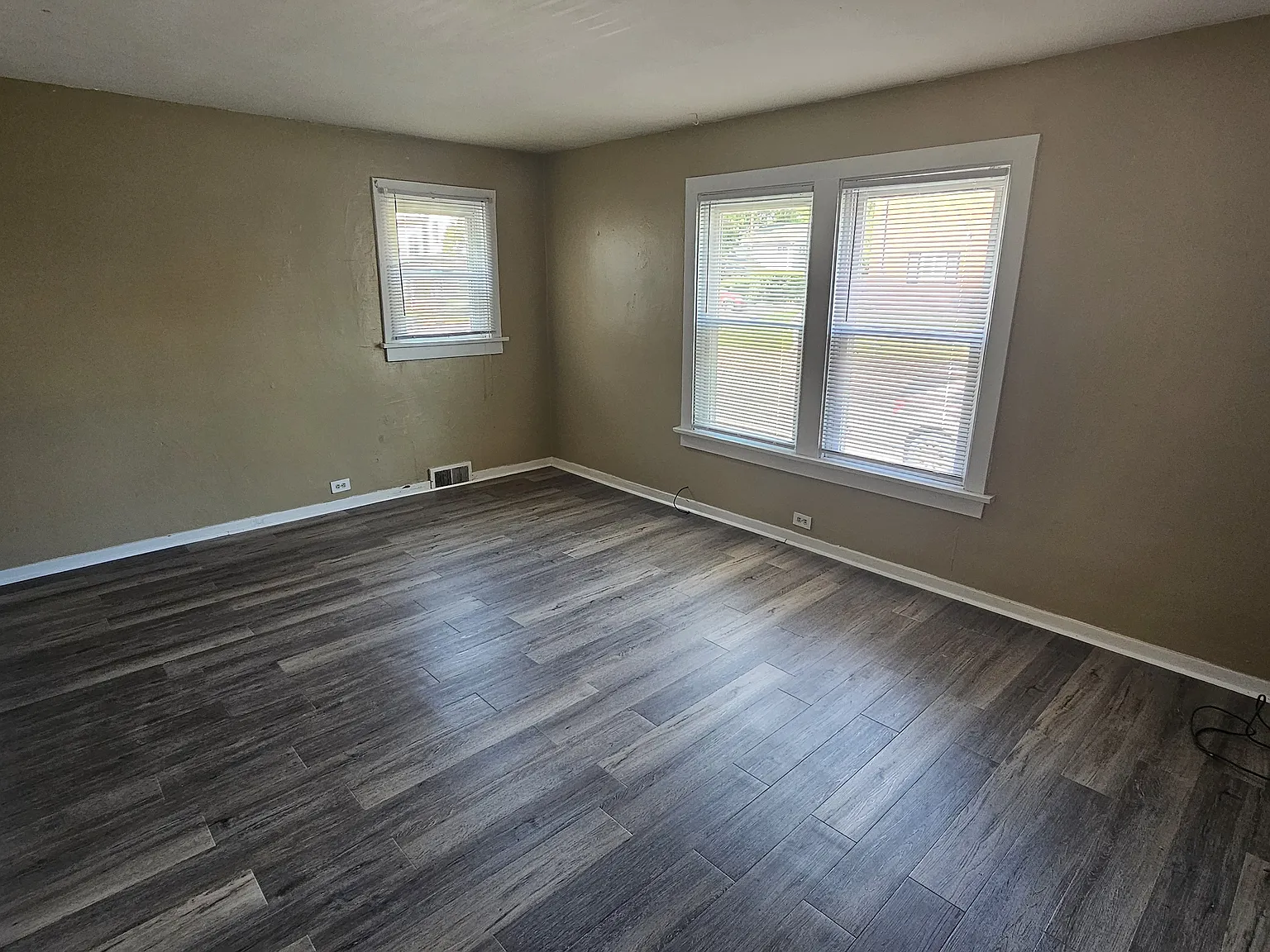 11 bed, $9,790 — Photo 2