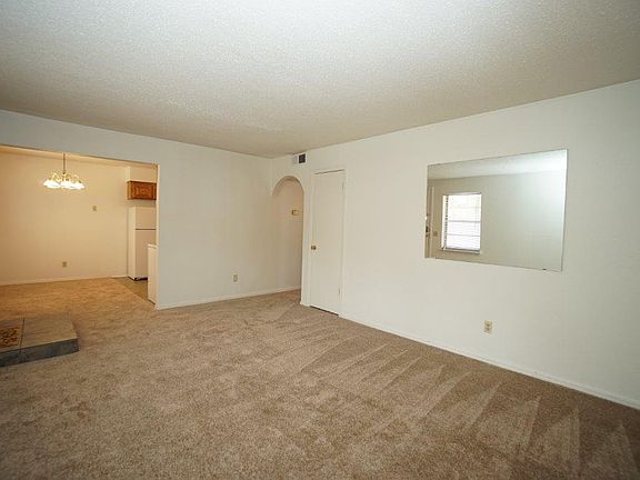 3rd image of 3035 N Rockwell Ave