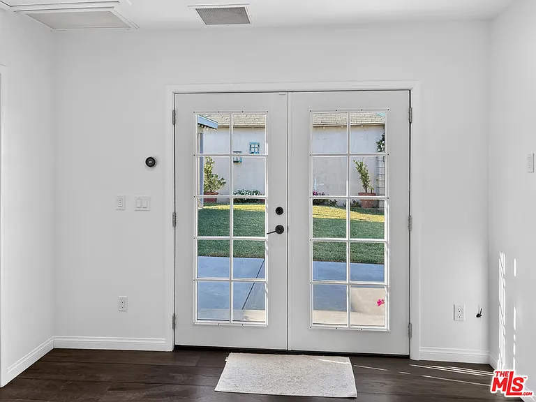6036 Denny Ave — Photo 17
