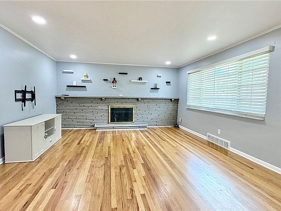 5th image of 4774 Beall Dr