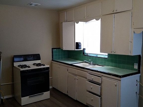 5th image of 546 Alvarado Dr SE #0