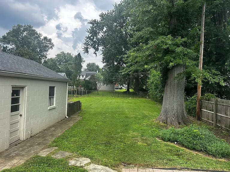 2421 Clarendon Ave — Photo 24