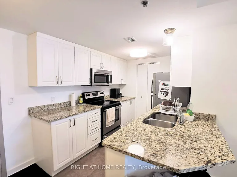 456 King Edward Ave #407 — Photo 10