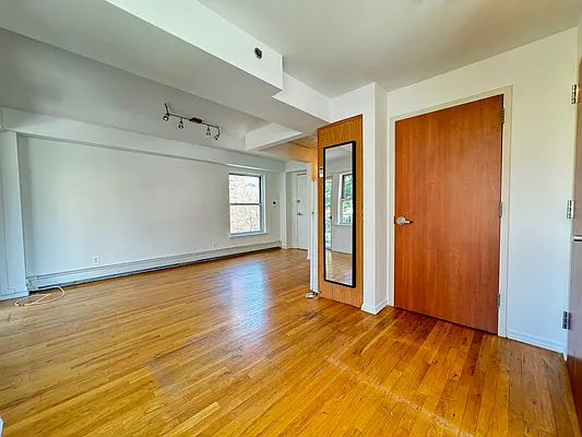 Rented by KNOCKKNOCK LLC | media 15