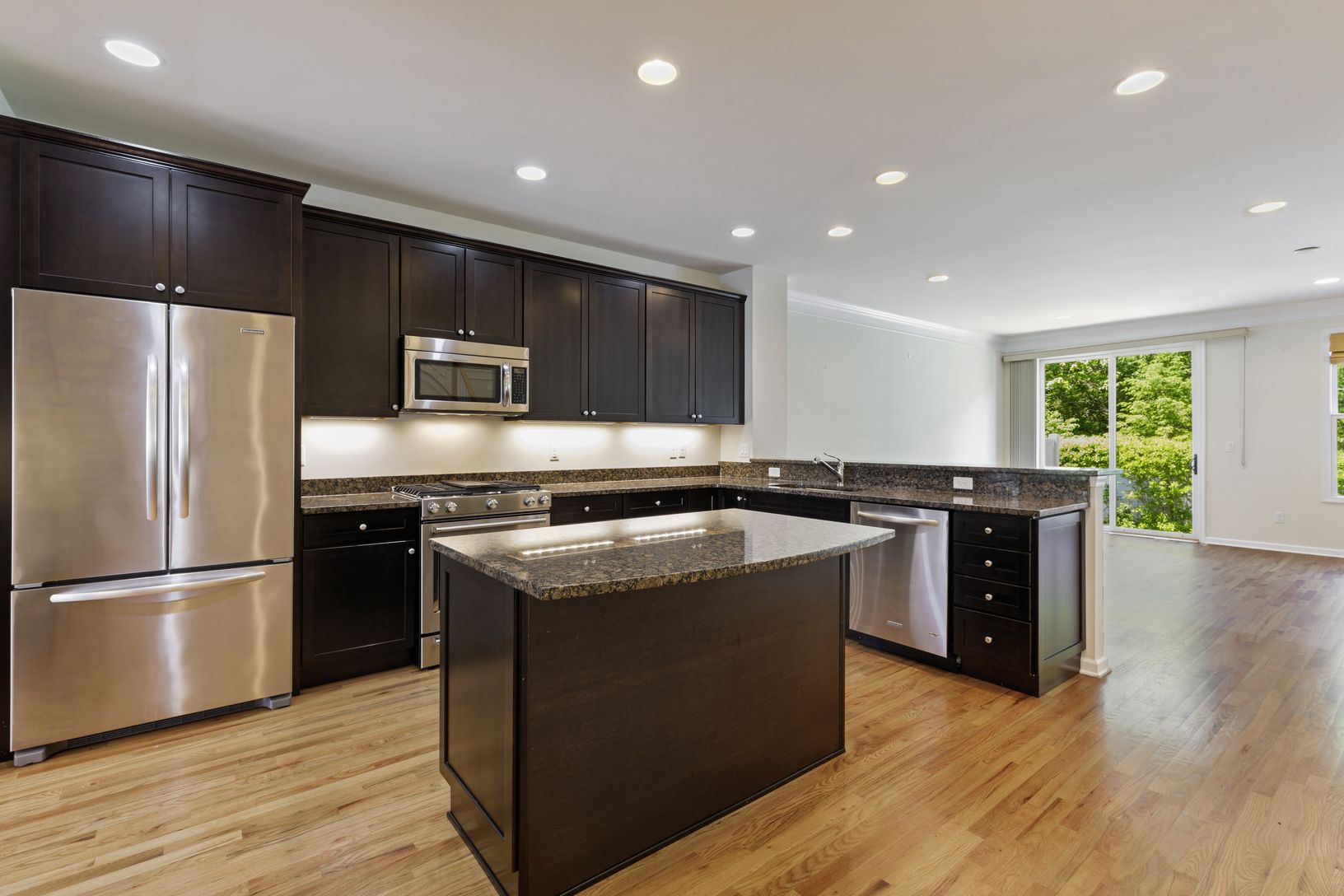  Abundant & Central Eat In Kitchen
