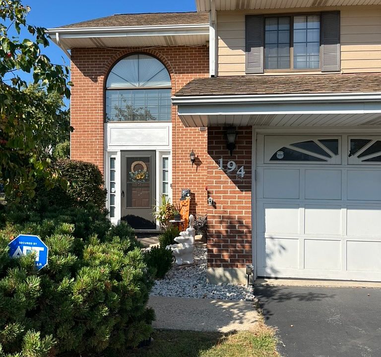 1st image of 194 N Clare Ct
