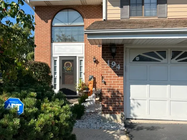 194 N Clare Ct, Wood Dale, IL 60191