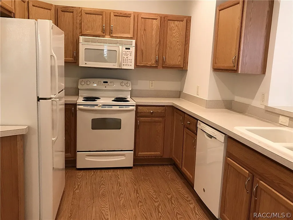 2 bed, 2.5 bath, 1663 sqft, $1,700 — Photo 2